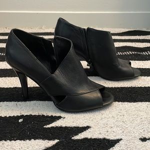 Never worn! Nine West open toed heeled booties